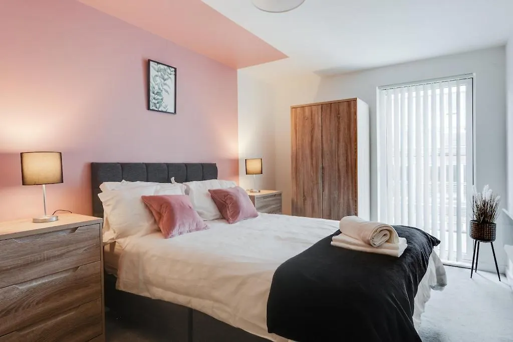 City Living Penthouse Apartment With Parking-1