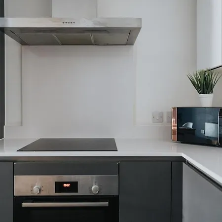 City Living Penthouse Apartment With Parking-3